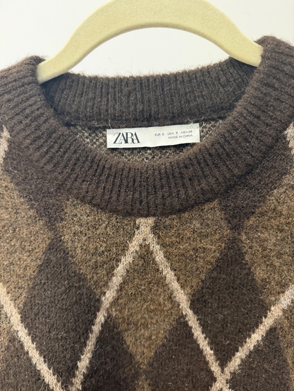 Zara Dark Brown Argyle Crewneck Sweater with Cream Lines - Picture 2 of 3